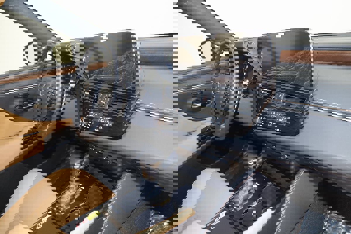 Used 2025 Lexus ES 300h F Sport w/ Accessory Package (Z1) image 41