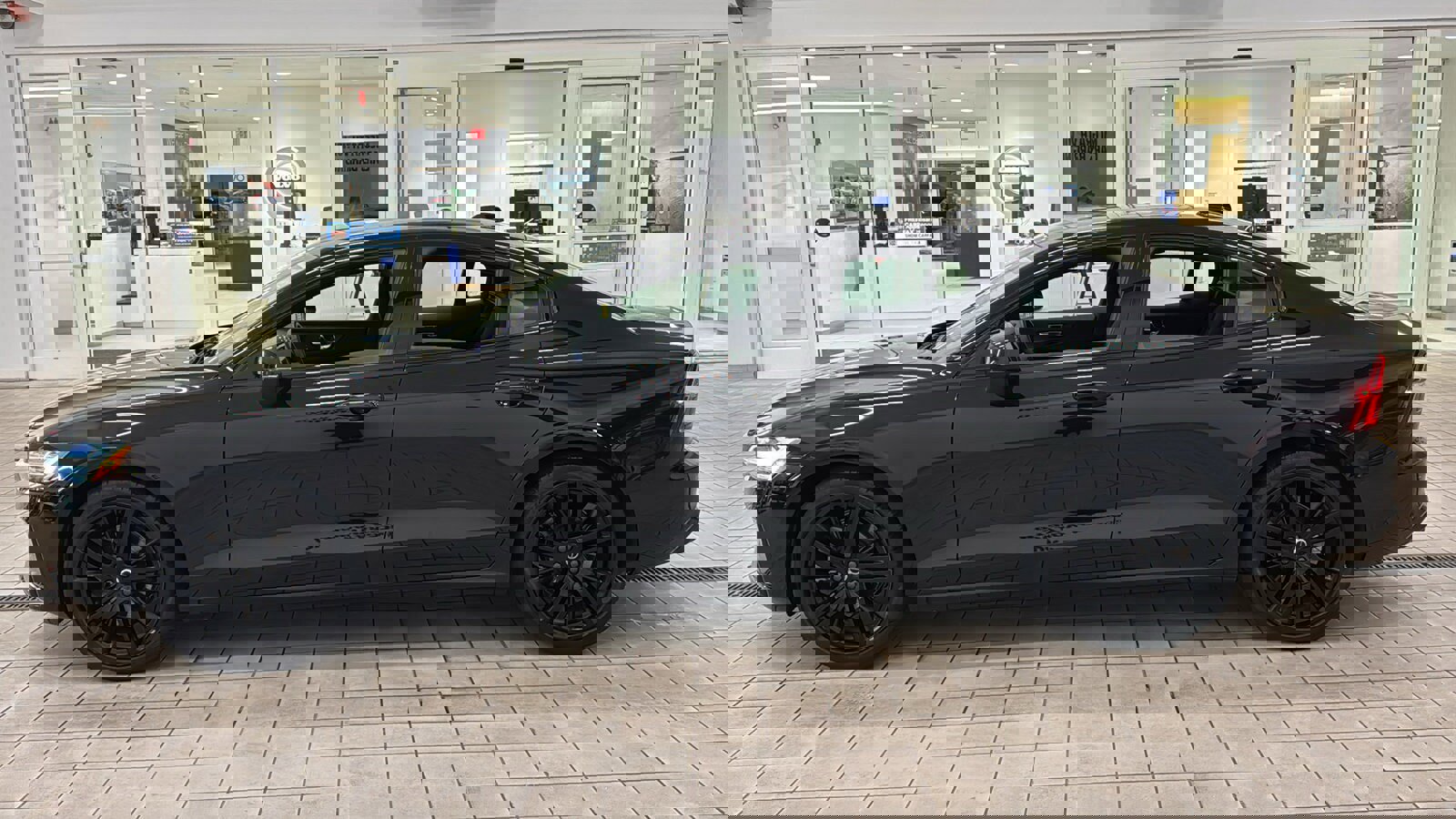 Used 2023 Volvo S60 B5 Plus w/ Climate Package image 8