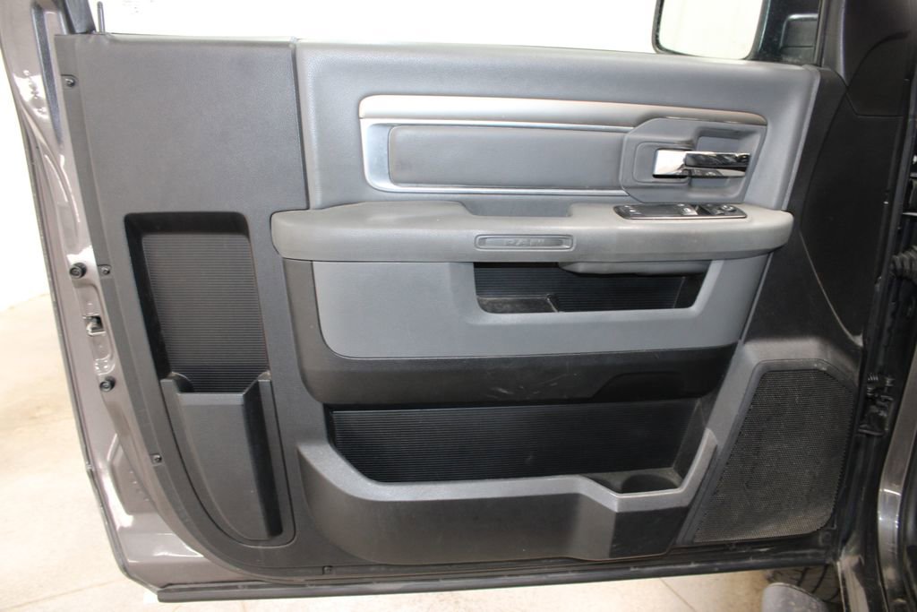 Used 2015 RAM 1500 Express RWD image 27