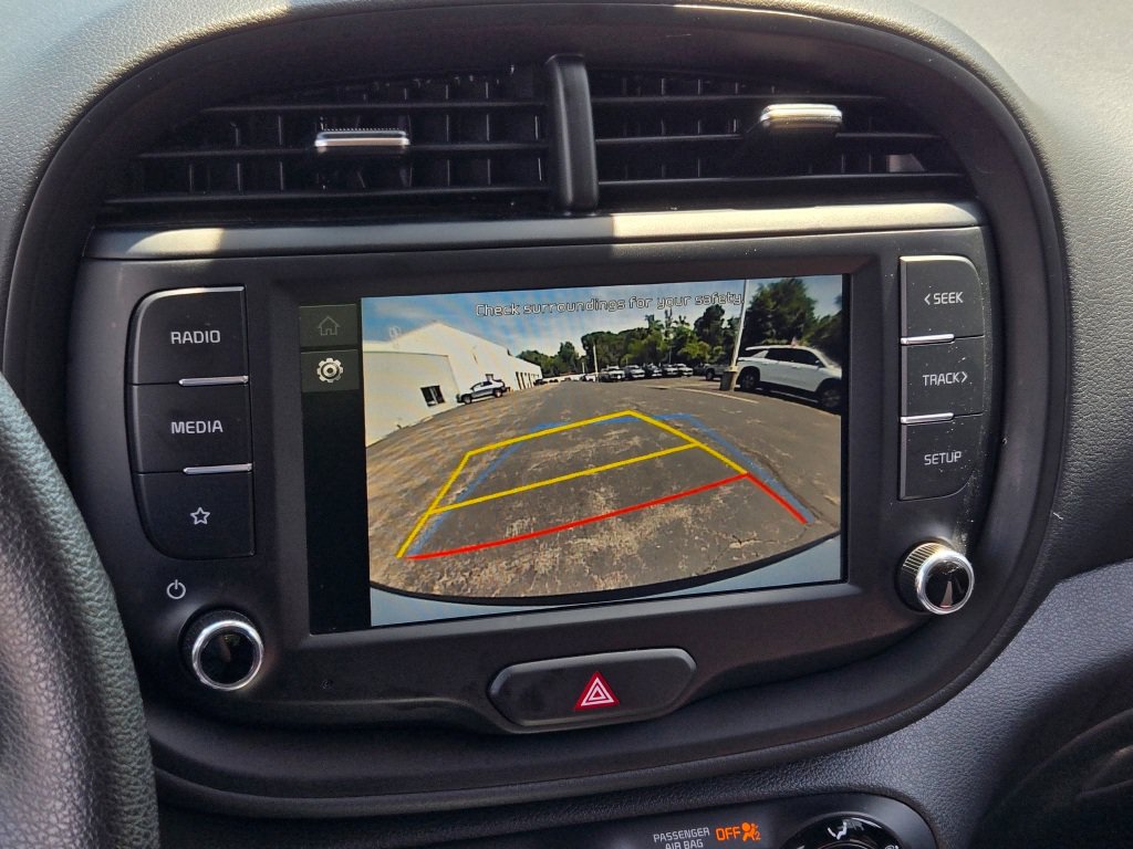 Used 2025 Kia Soul LX w/ LX Technology Package FWD image 24