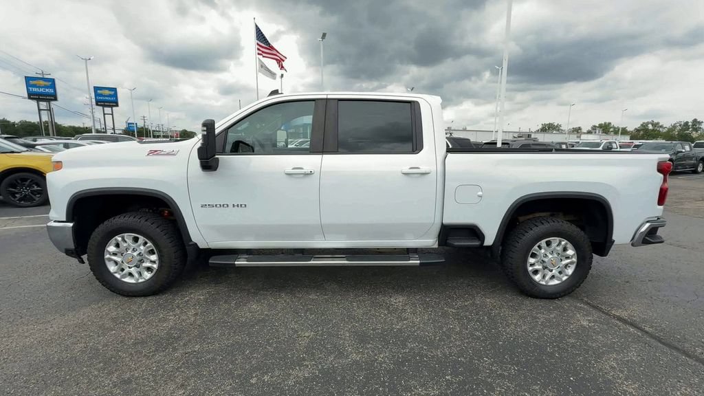 Used 2024 Chevrolet Silverado 2500 LT AWD/4WD image 5