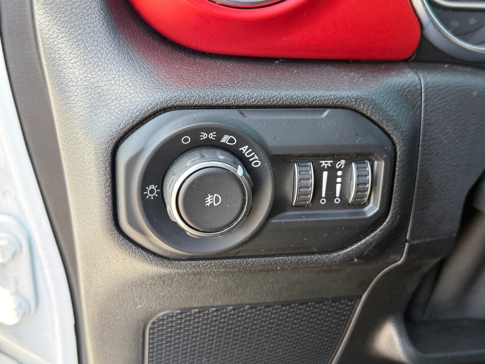 Used 2021 Jeep Wrangler Unlimited Rubicon w/ LED Lighting Group AWD/4WD image 14
