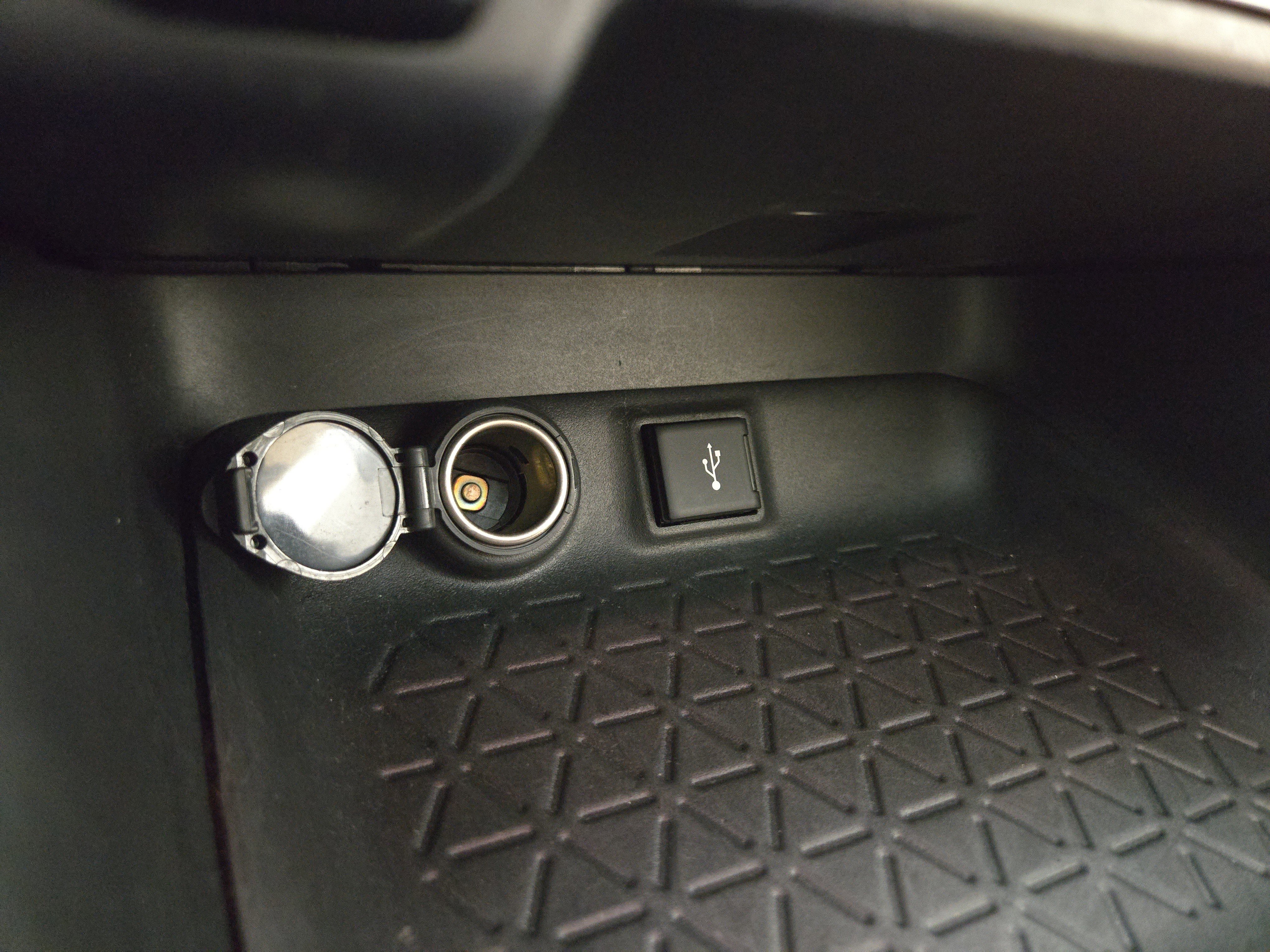 Used 2021 Toyota RAV4 XLE image 26