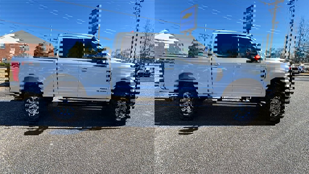 Used 2019 Ford F250 XLT w/ XLT Premium Package image 4