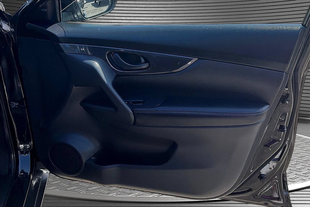 Used 2020 Nissan Rogue S FWD image 27