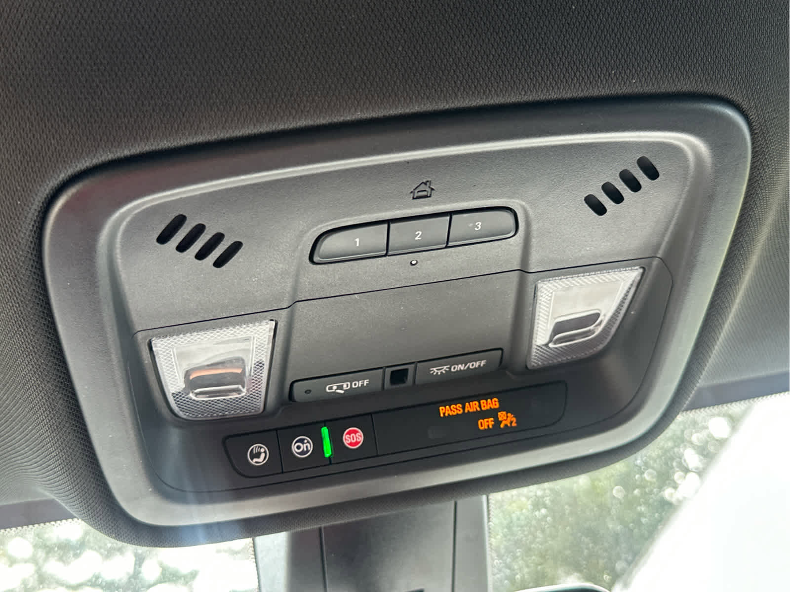 Used 2022 Chevrolet Traverse LT image 42