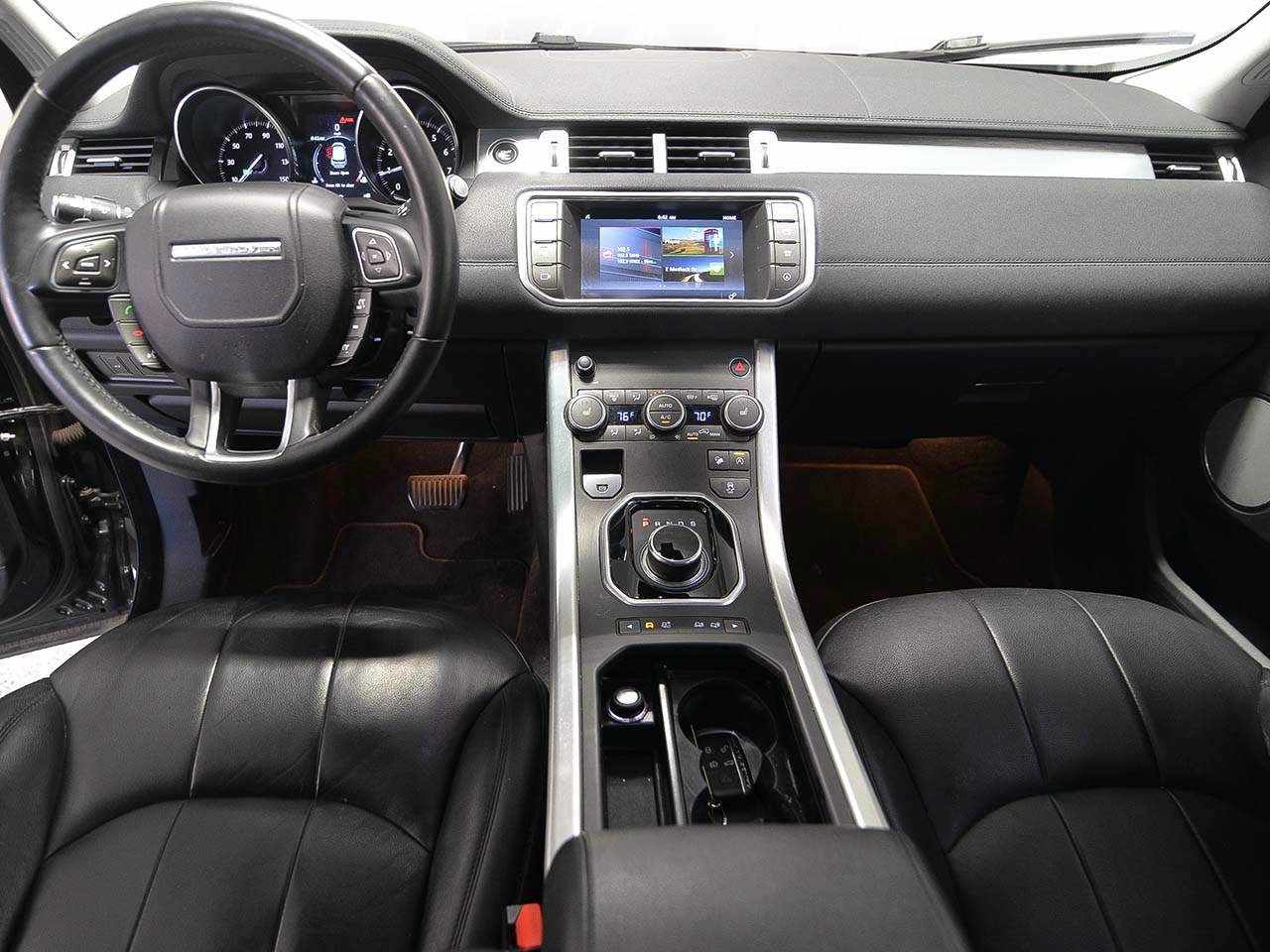 Used 2017 Land Rover Range Rover Evoque SE AWD/4WD image 12