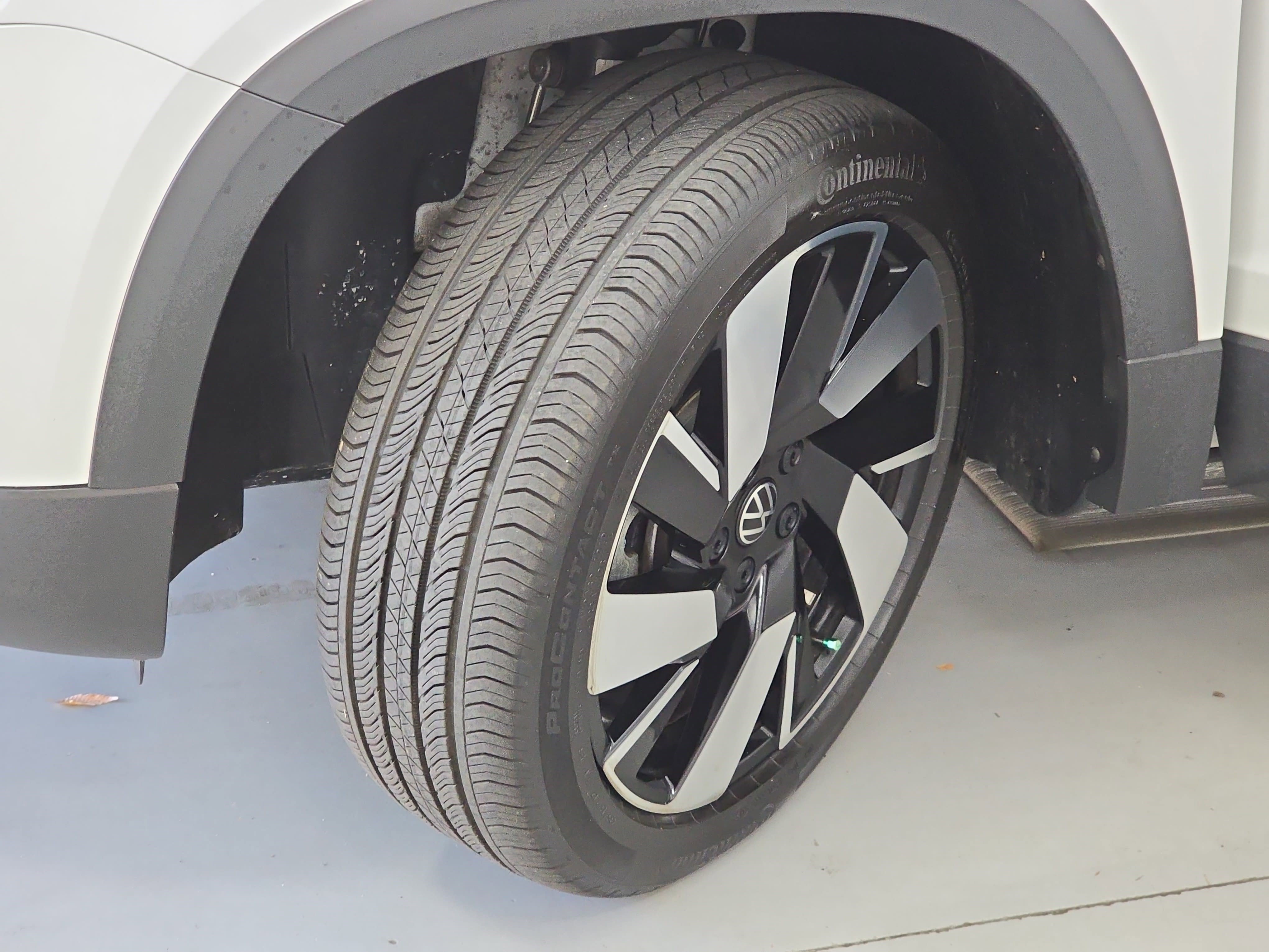 Used 2024 Volkswagen Taos SEL image 32