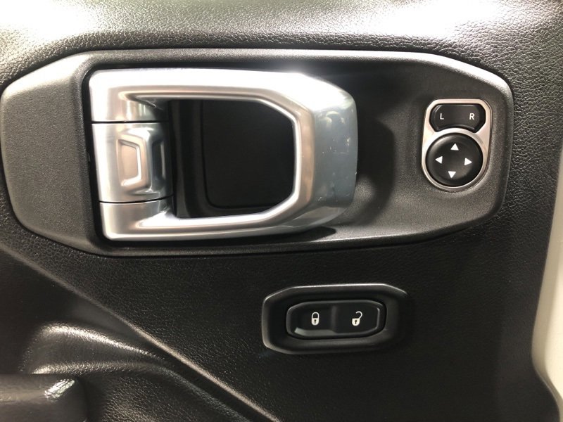 Used 2023 Jeep Gladiator Mojave w/ Cold Weather Group image 18