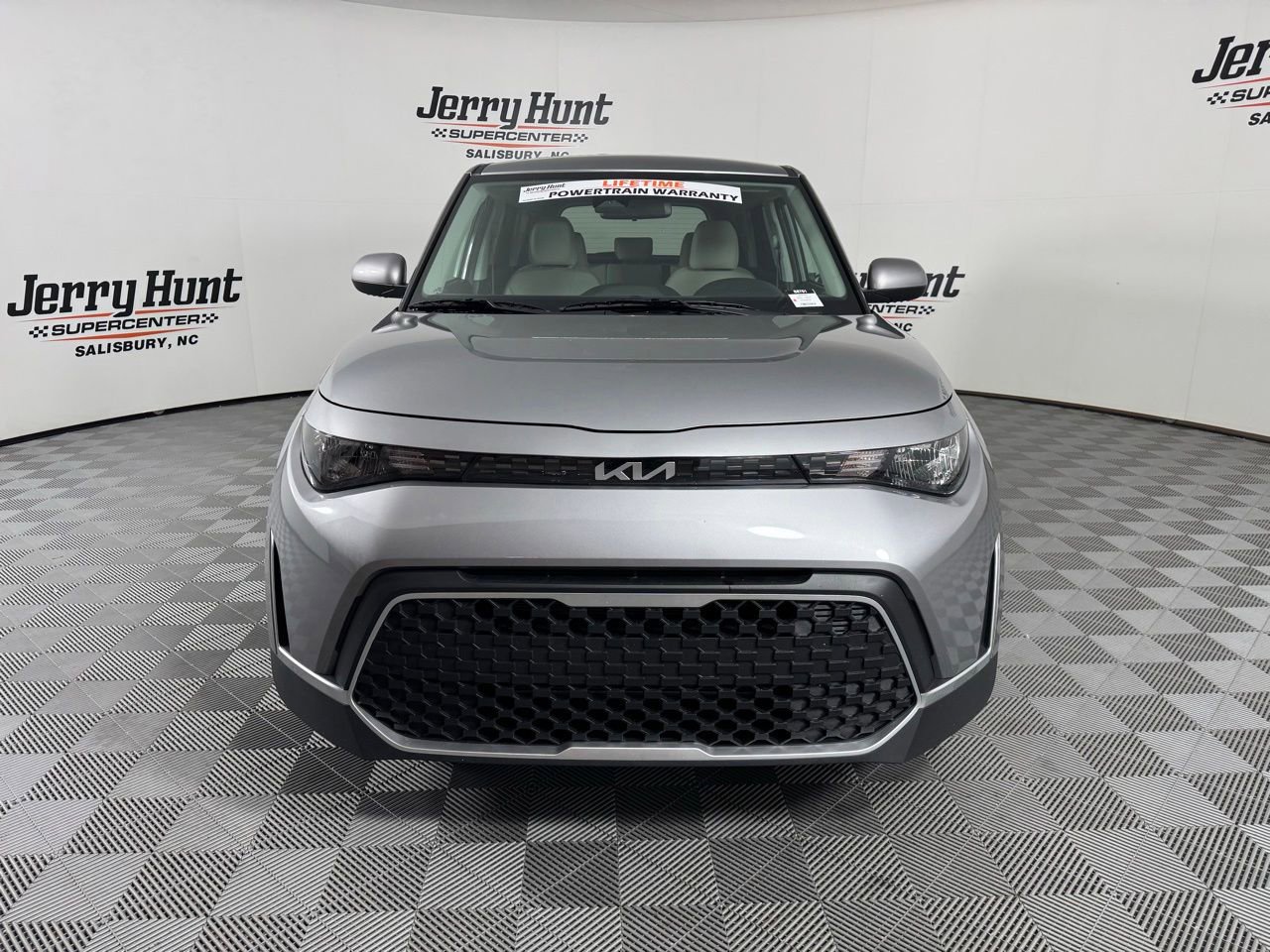 Used 2025 Kia Soul LX w/ LX Technology Package FWD image 4