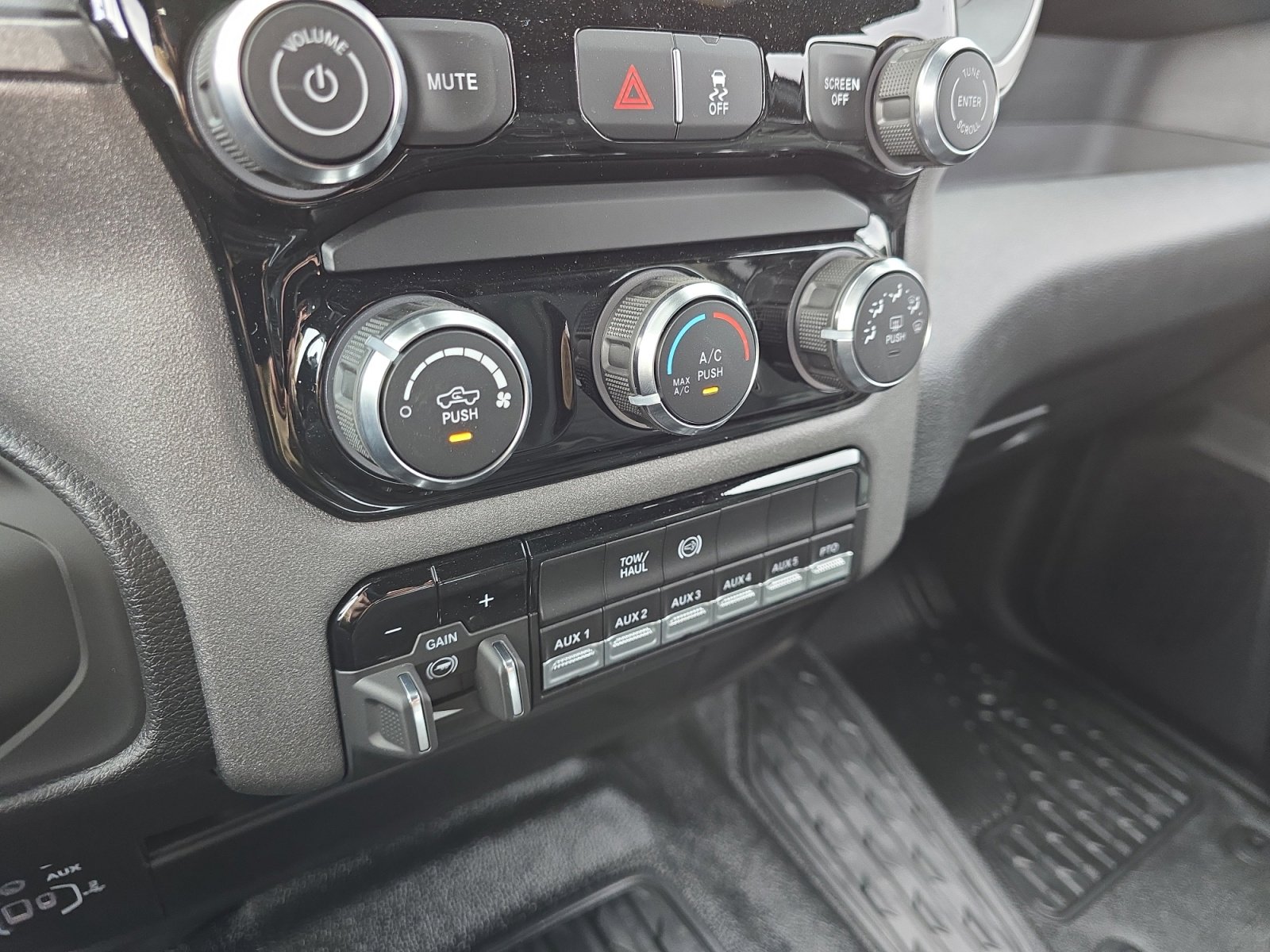 New 2026 RAM 5500 Tradesman w/ Chrome Appearance Group image 25