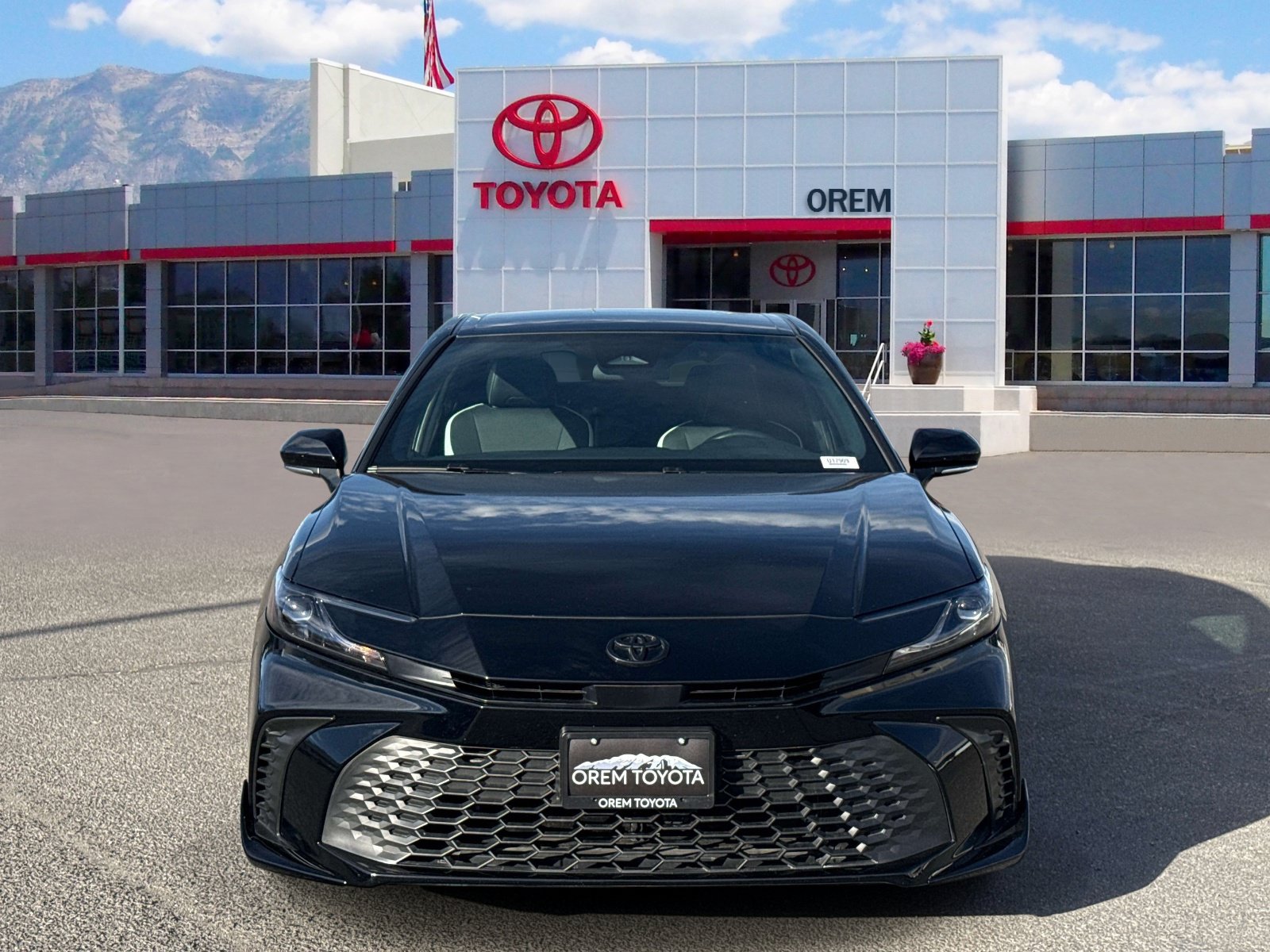 Used 2025 Toyota Camry SE FWD video 2