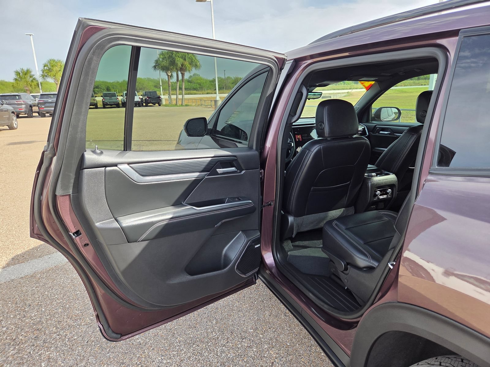 Used 2026 GMC Acadia Elevation w/ Black Edition FWD image 14