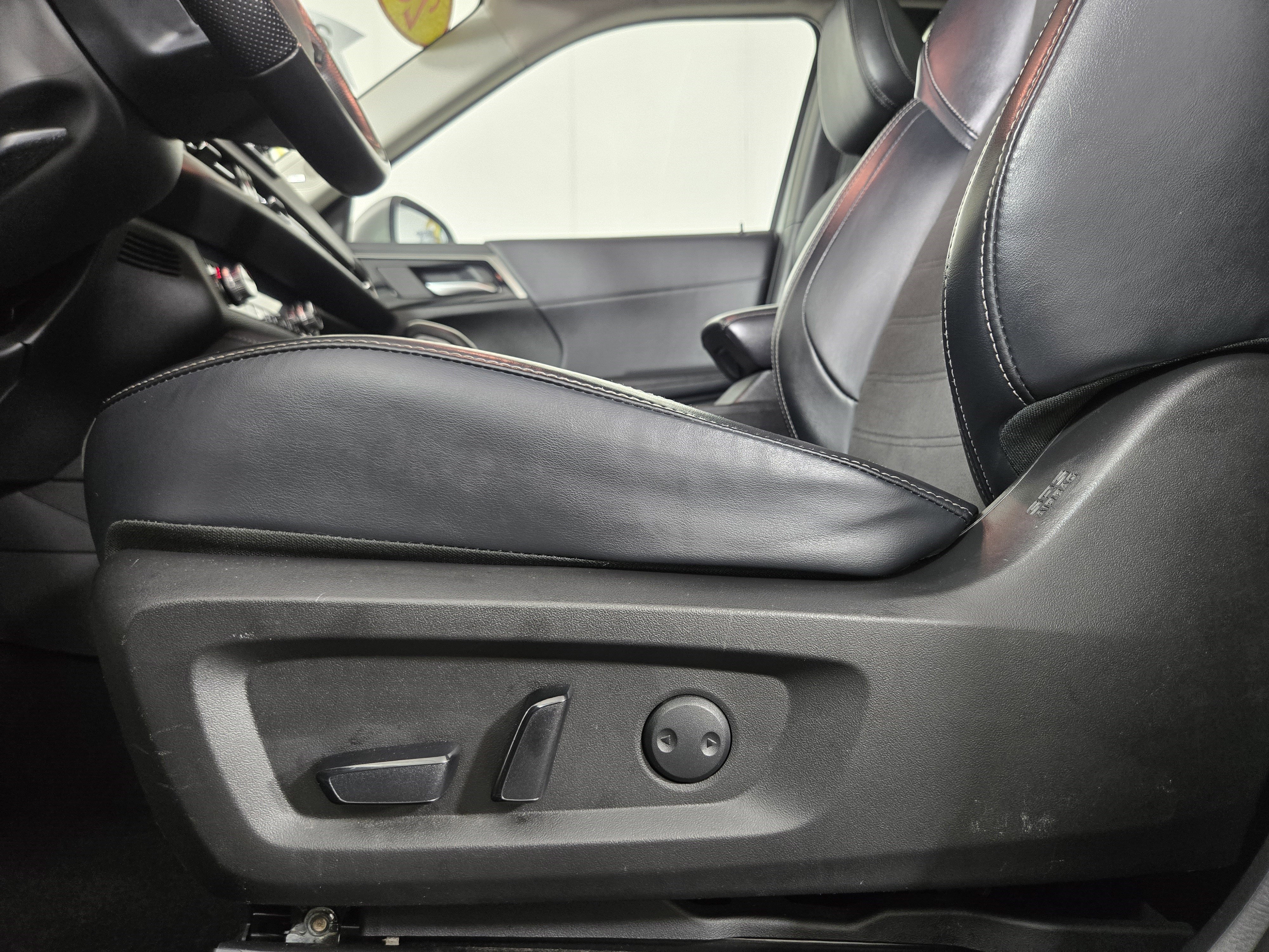 Used 2024 Mitsubishi Outlander SE AWD/4WD image 31