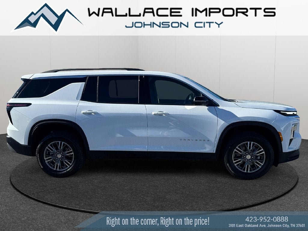 Used 2025 Chevrolet Traverse LT FWD image 6