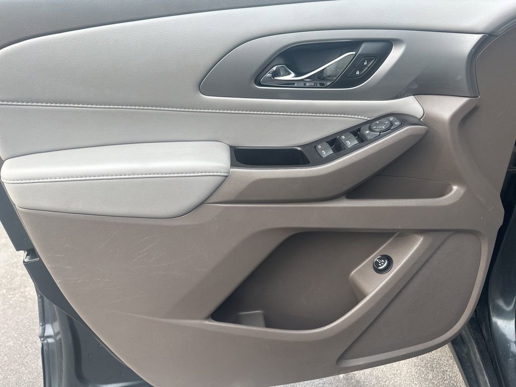 Used 2019 Chevrolet Traverse LT image 11