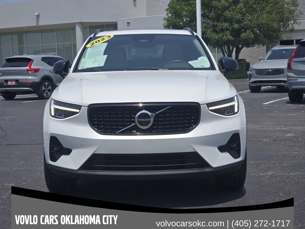 Certified 2023 Volvo XC40 B4 Plus w/ Driver Assist Package FWD image 2