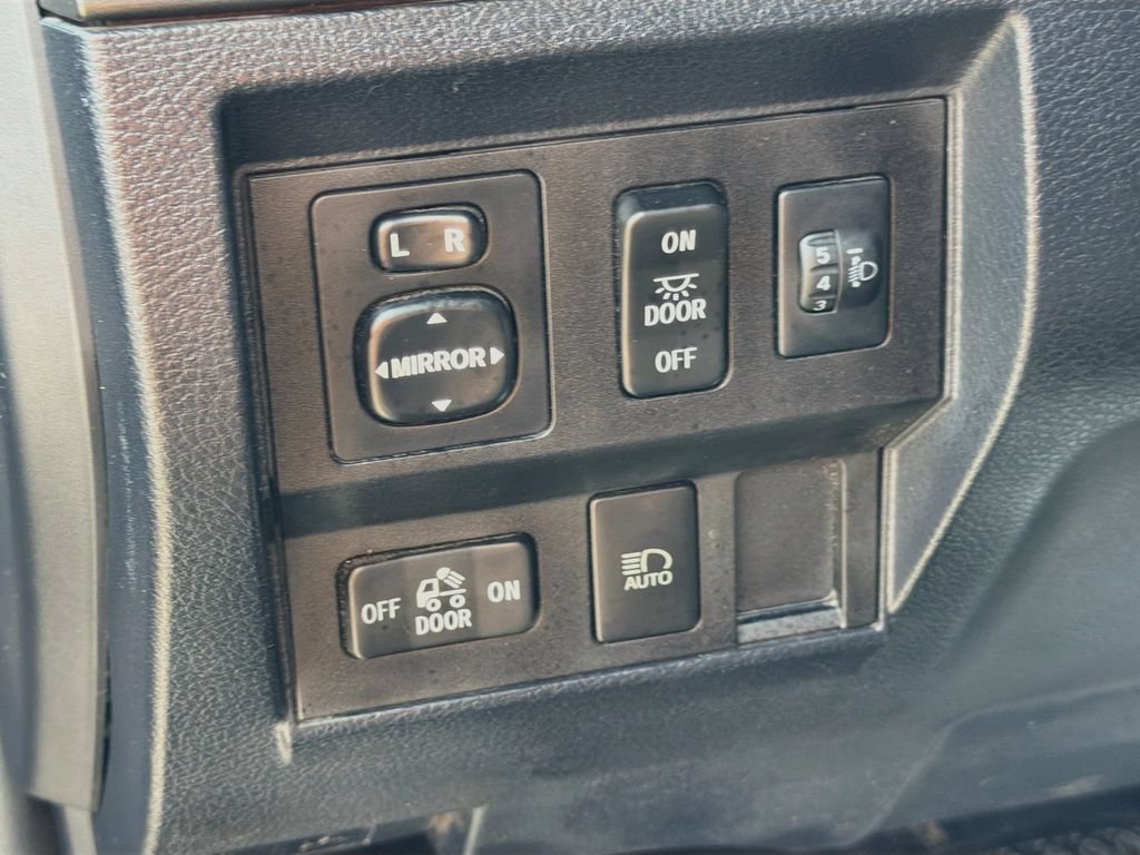 Used 2018 Toyota Tundra SR5 AWD/4WD image 10