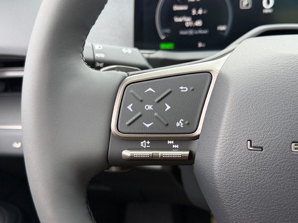 New 2026 Lexus ES 500e AWD/4WD image 18