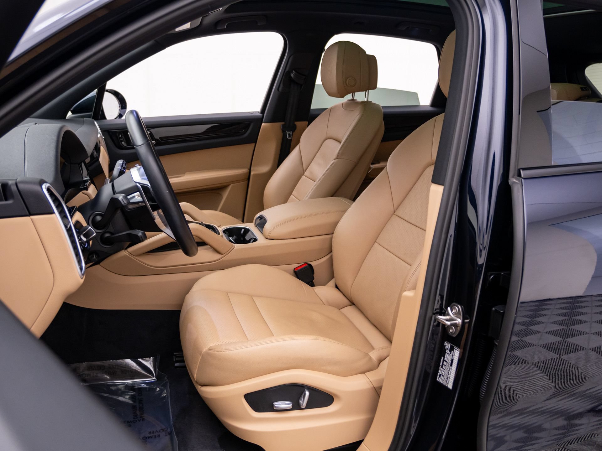 Used 2020 Porsche Cayenne AWD/4WD image 5