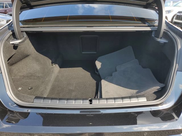 Used 2023 BMW 740i w/ Parking Assistance Package RWD image 9