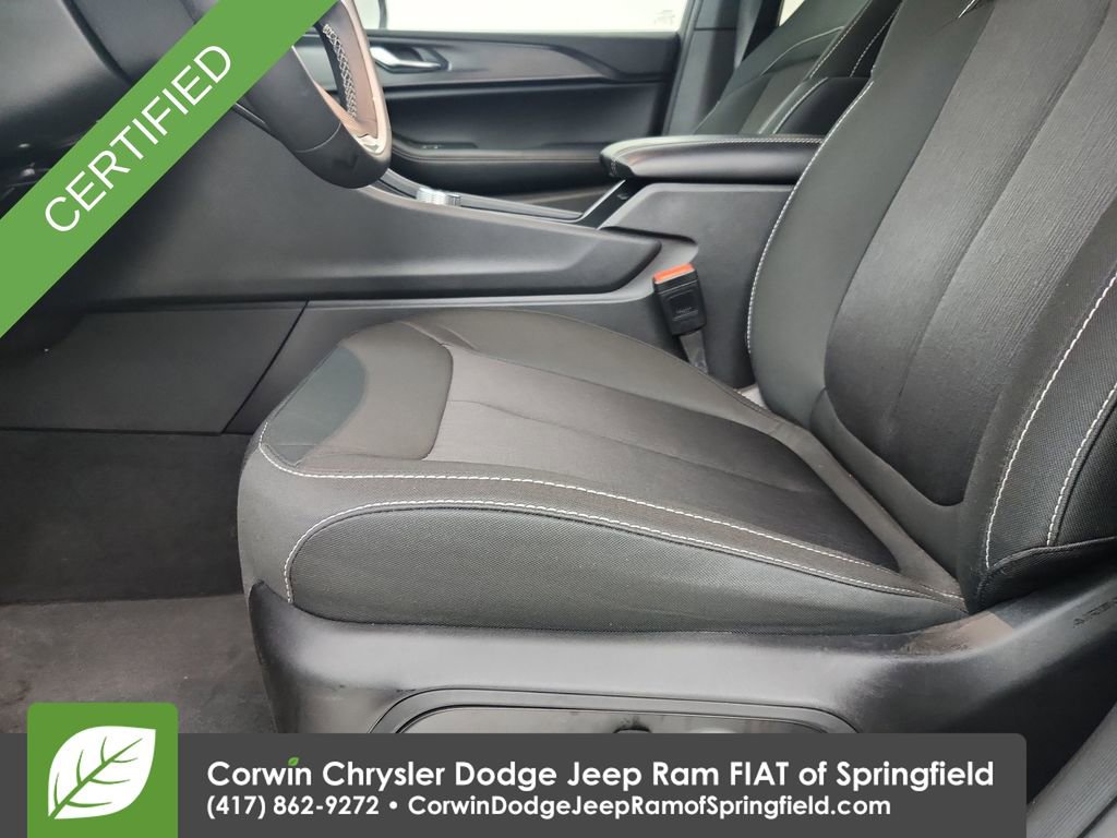 Used 2025 Jeep Grand Cherokee Laredo w/ Luxury Tech Group I AWD/4WD image 19