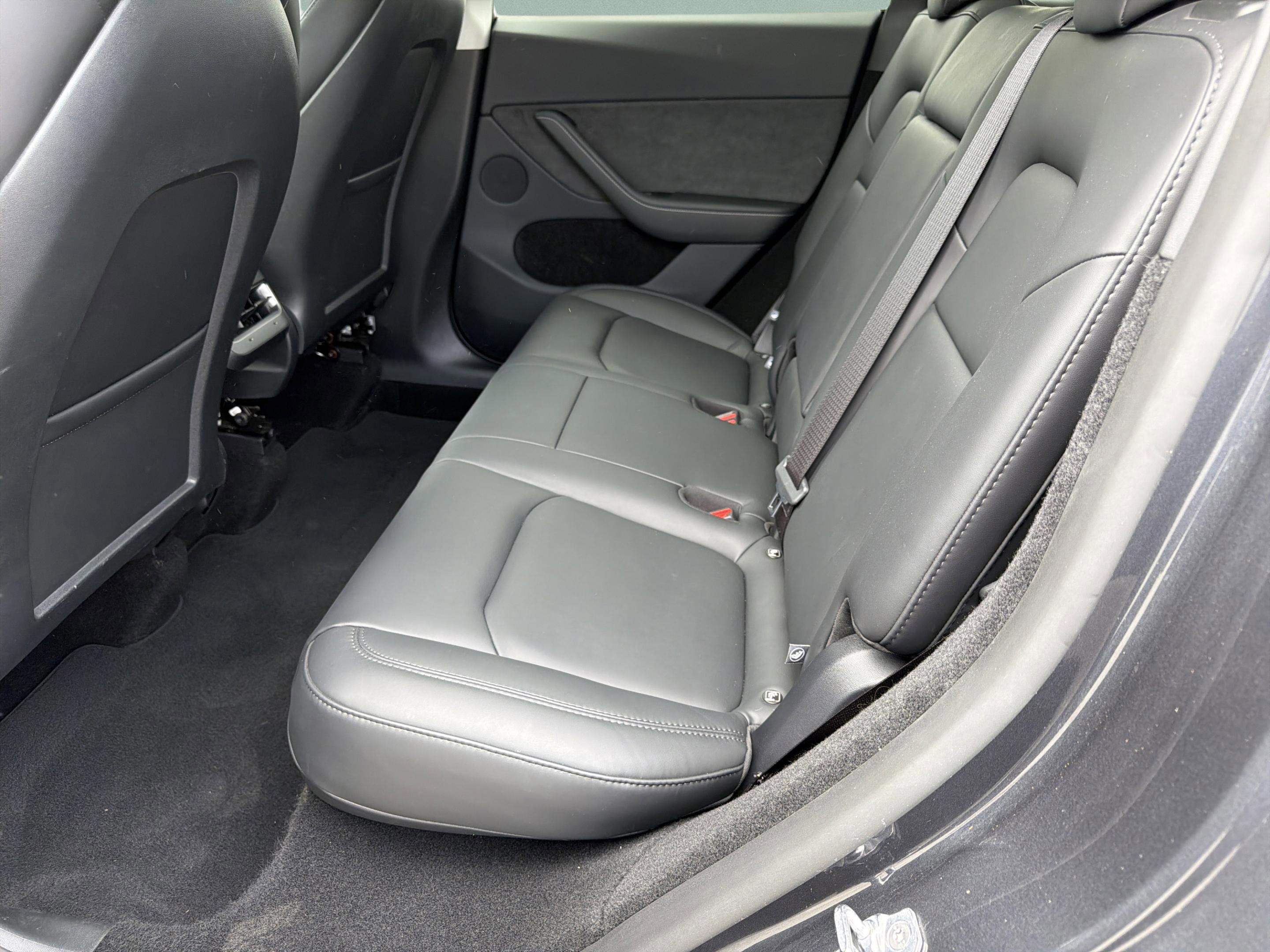 Used 2025 Tesla Model Y Long Range image 23