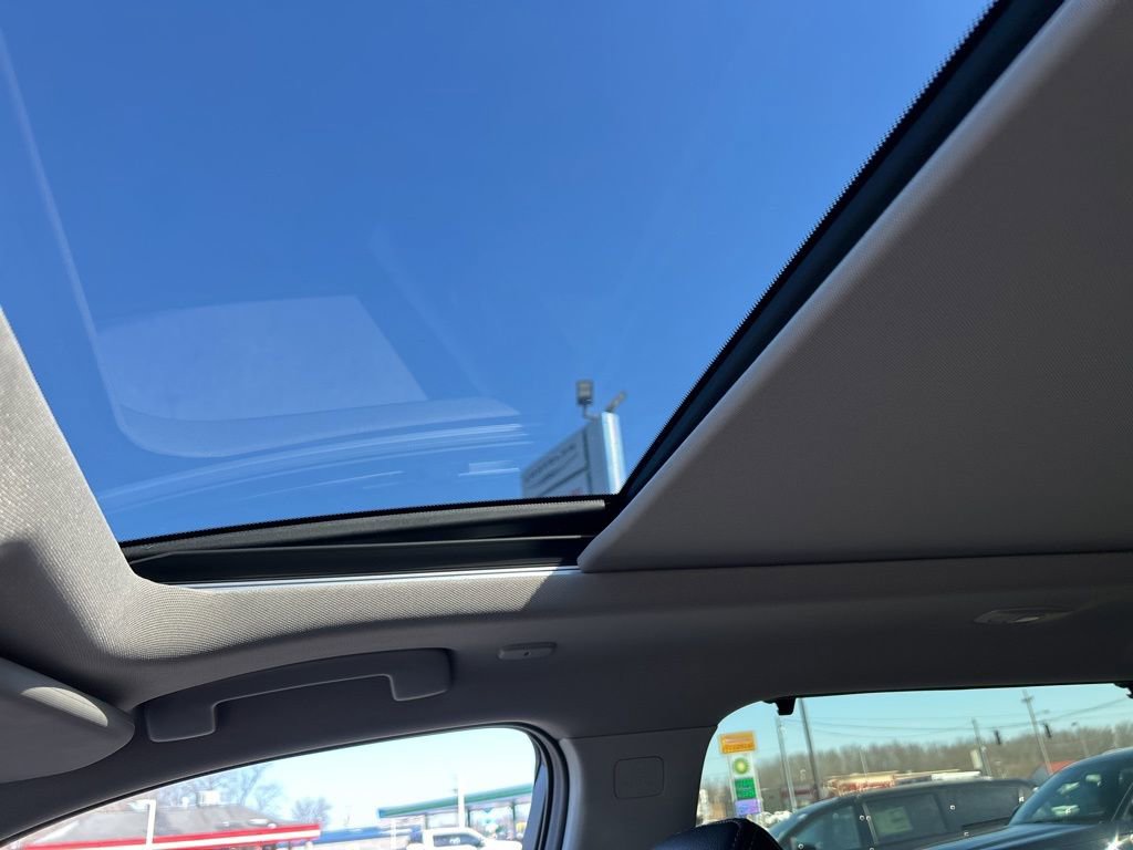 Used 2025 Nissan Rogue SL w/ SL Premium Package image 12