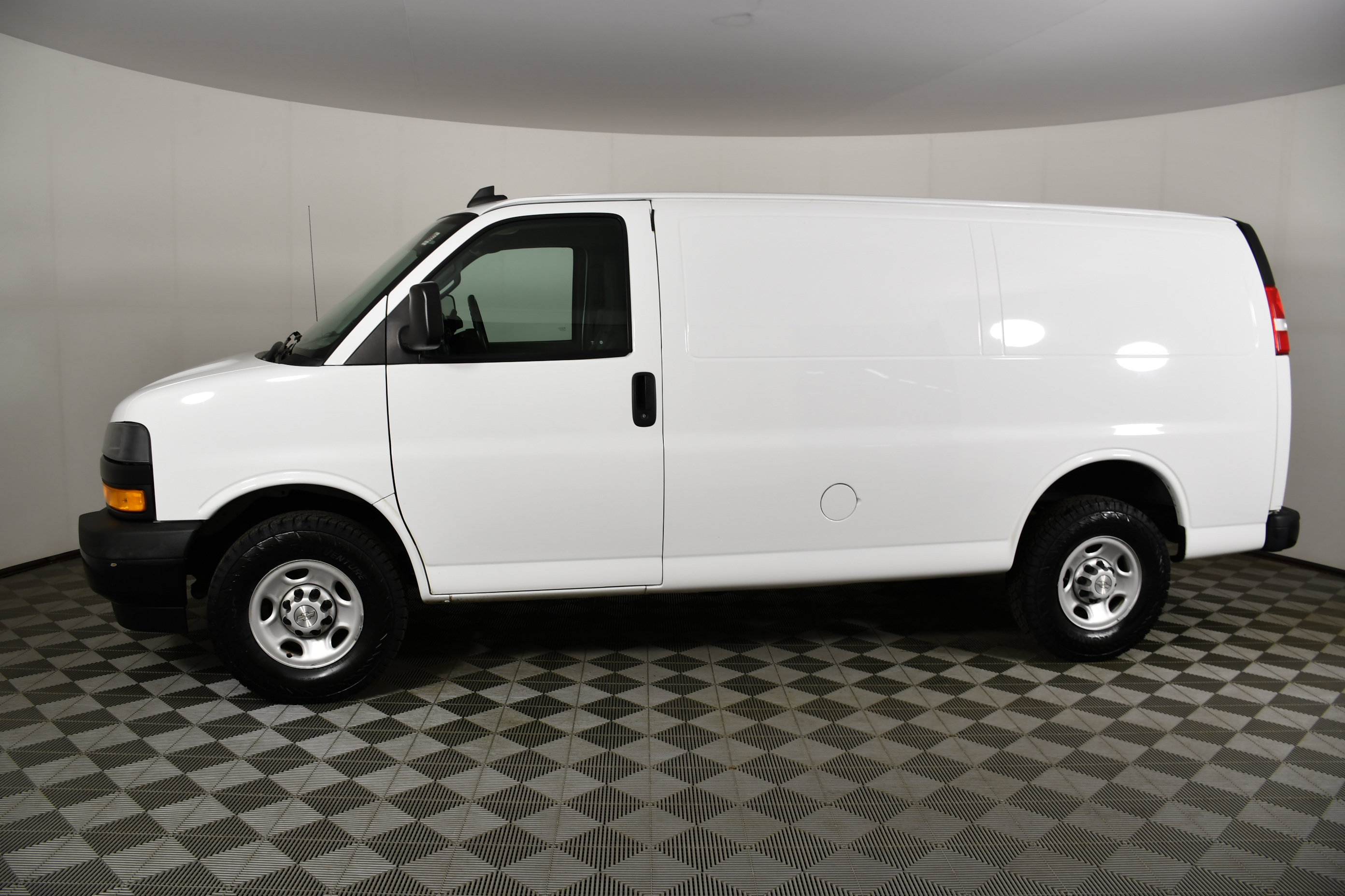 Used 2020 Chevrolet Express 2500 w/ Driver Convenience Package RWD image 9
