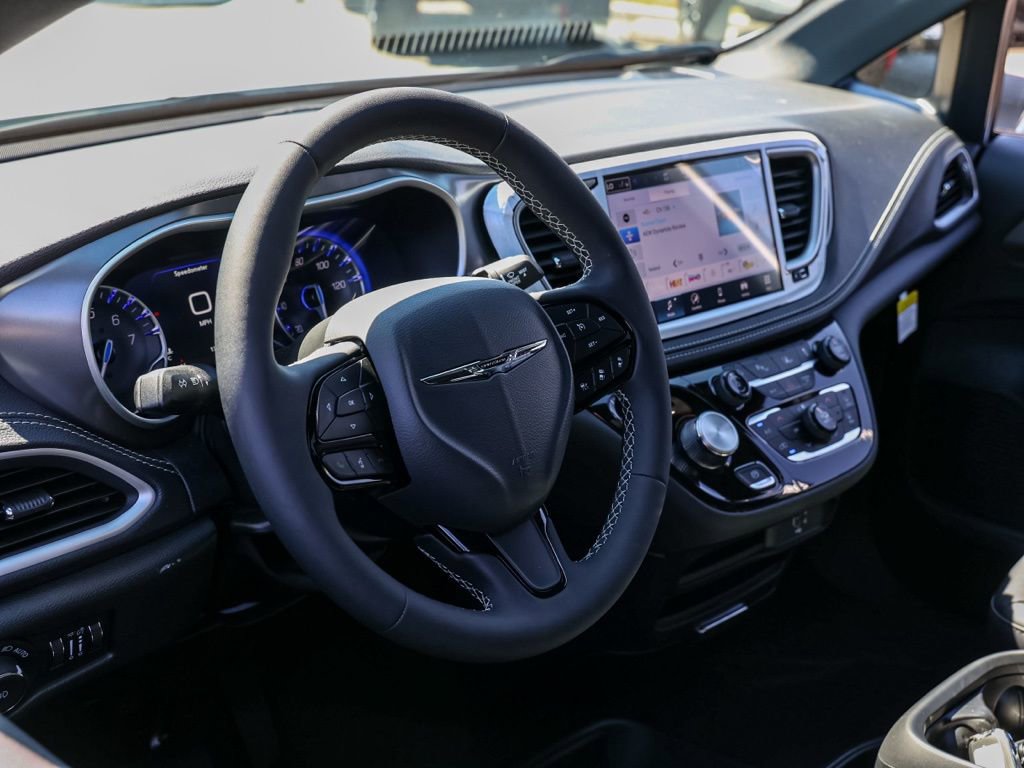 New 2026 Chrysler Pacifica Select w/ S Appearance Package FWD image 14