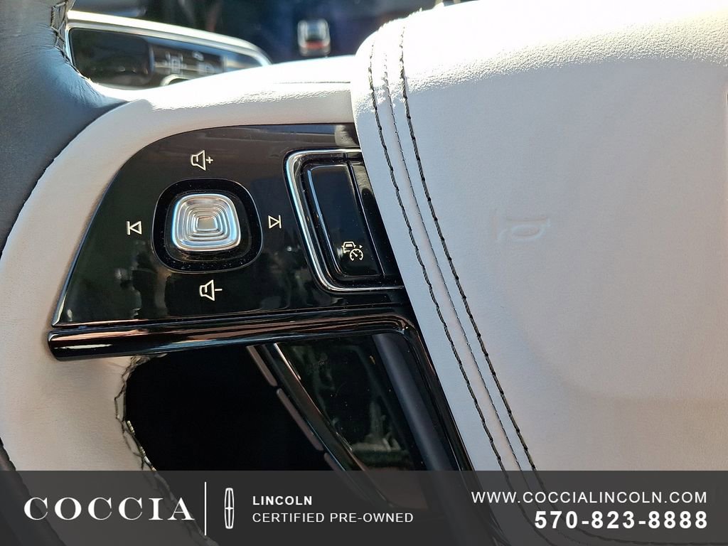 Certified 2025 Lincoln Aviator AWD image 22