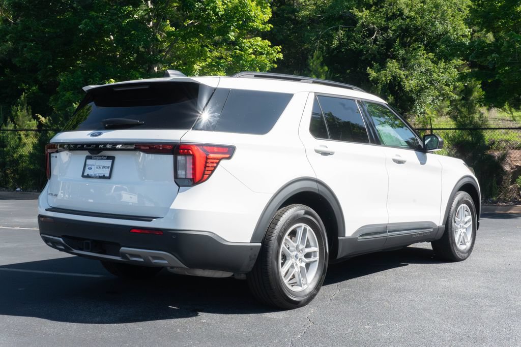 Used 2025 Ford Explorer Active w/ Active Comfort Package RWD image 7