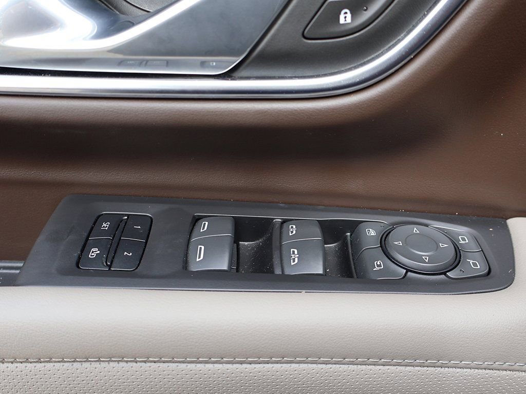 Used 2024 GMC Yukon SLT w/ SLT Luxury Package RWD image 39