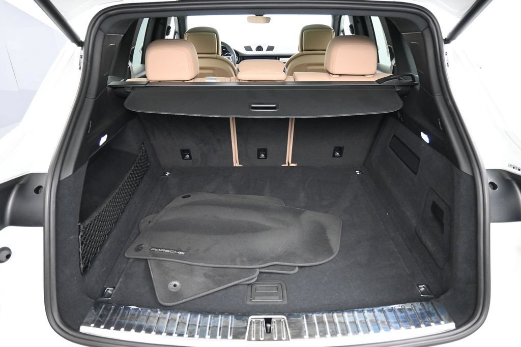 Certified 2023 Porsche Cayenne Platinum Edition AWD/4WD image 27