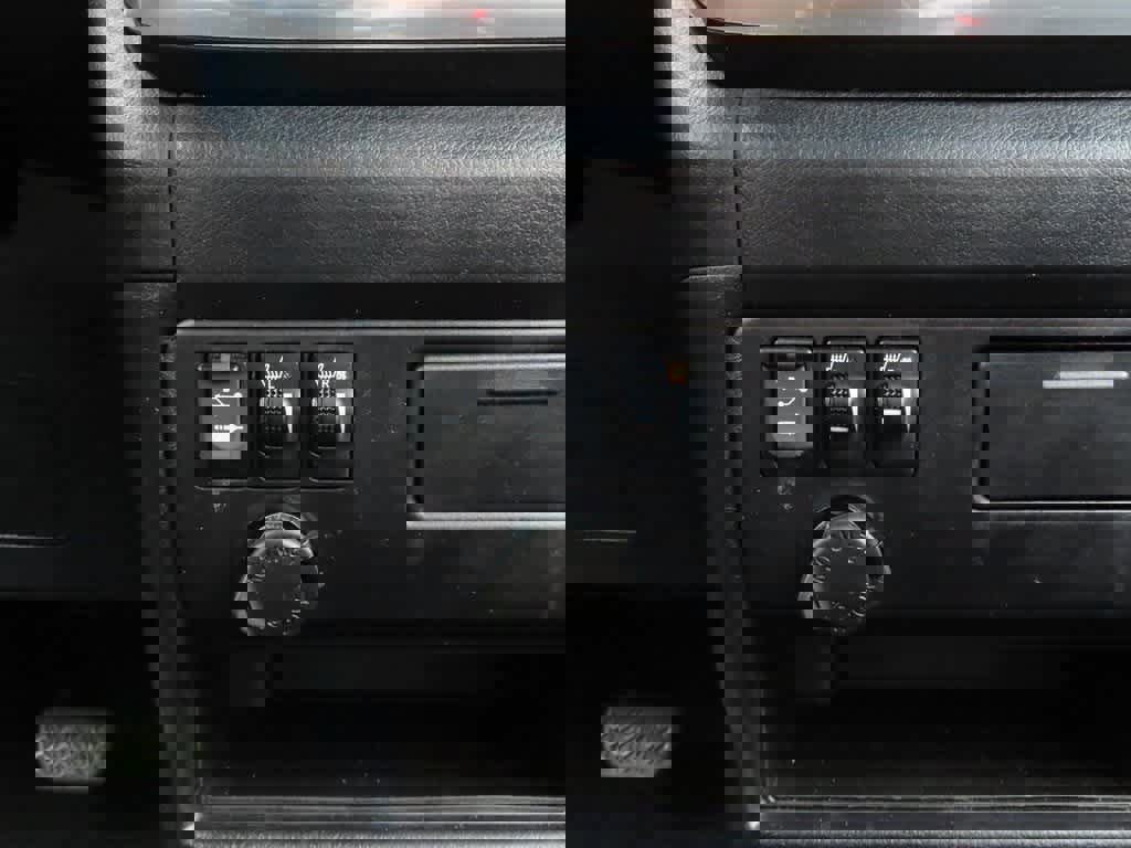 Used 2017 Toyota Sienna SE image 25