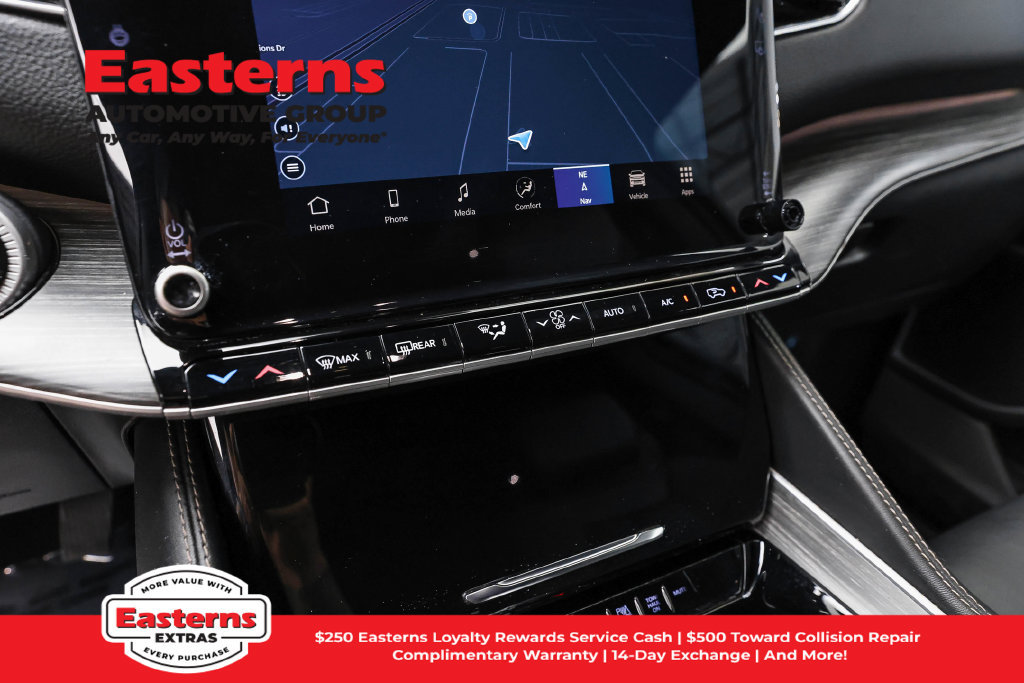 Used 2024 Jeep Wagoneer L Series II RWD image 22