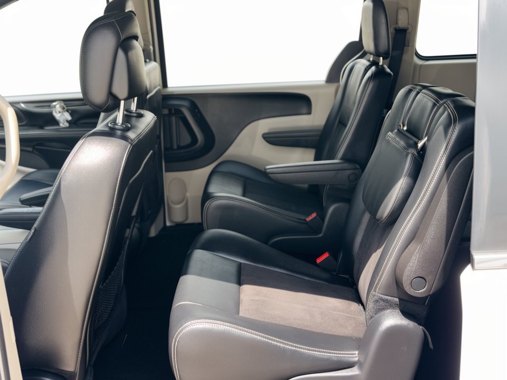 Used 2019 Dodge Grand Caravan SXT FWD image 25
