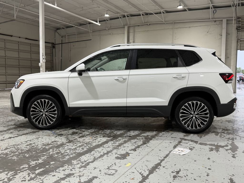 Used 2025 Volkswagen Taos SE FWD image 6
