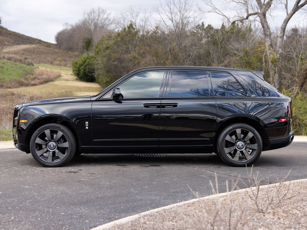 Used 2019 Rolls-Royce Cullinan image 3