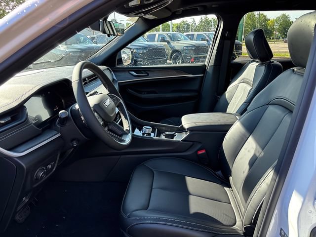 New 2026 Jeep Grand Cherokee Limited w/ Luxury Tech Group II AWD/4WD image 6