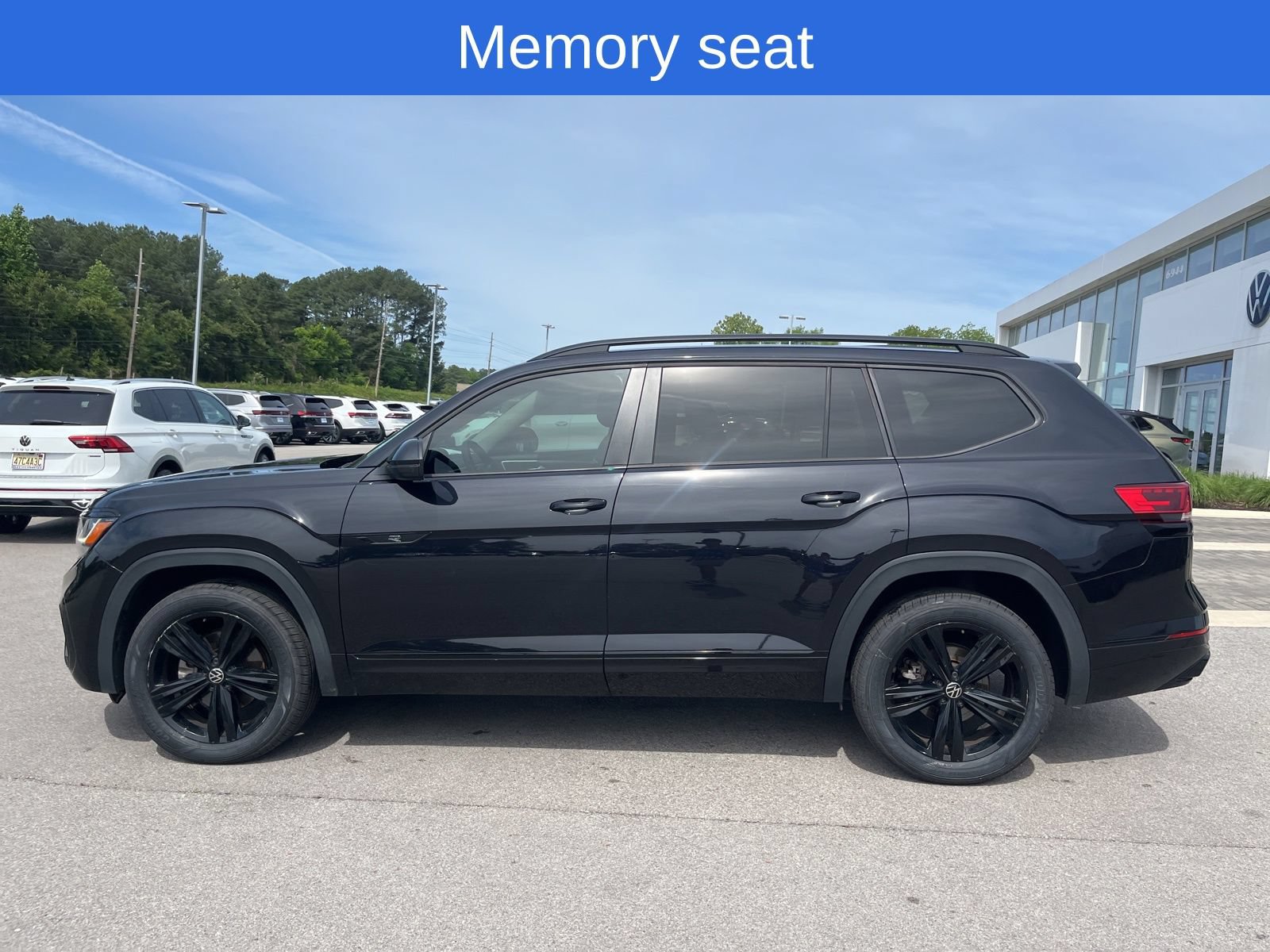 Used 2022 Volkswagen Atlas SEL R-Line AWD/4WD image 9