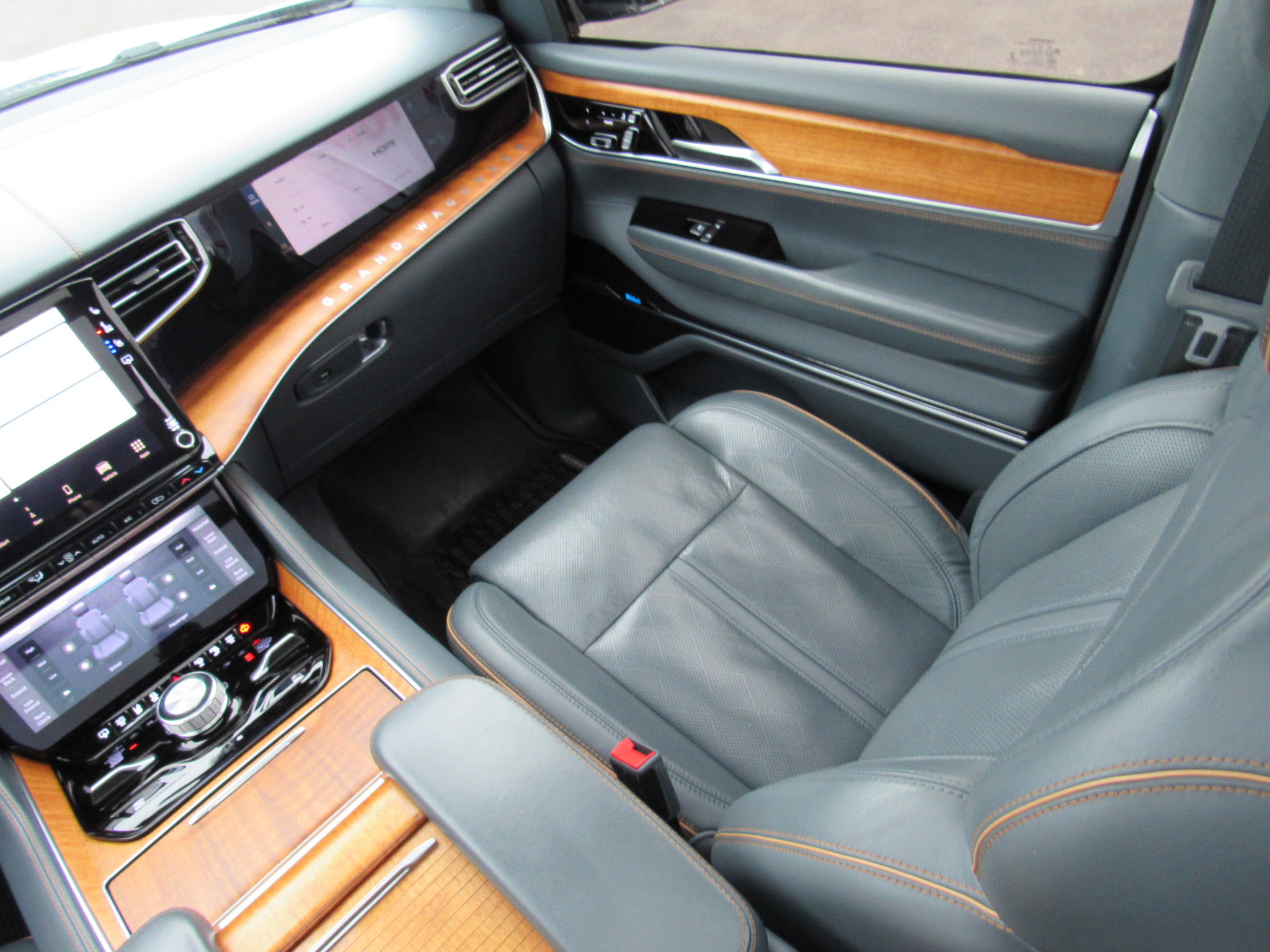 Used 2022 Jeep Grand Wagoneer Series II image 39