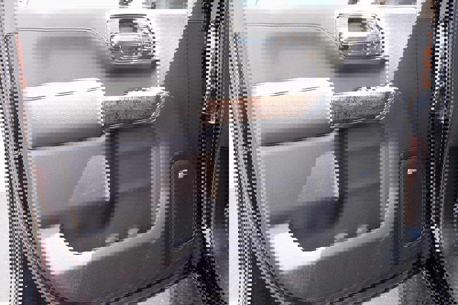 Used 2023 GMC Sierra 3500 Denali w/ Denali Black Diamond Edition image 14