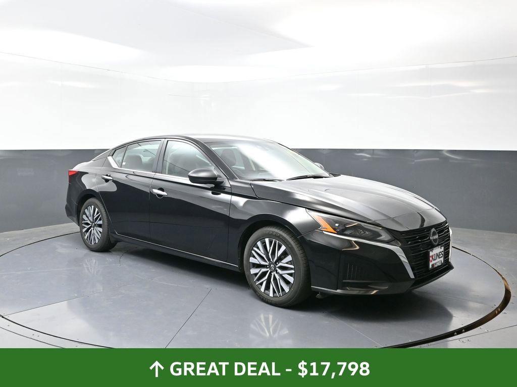 Used 2024 Nissan Altima 2.5 SV image 5
