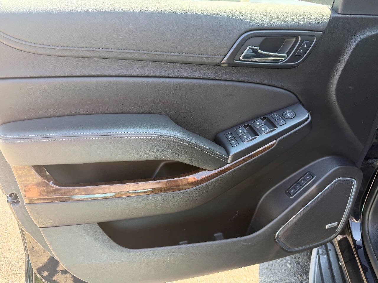 Used 2019 Chevrolet Suburban 3500 LT AWD/4WD image 17