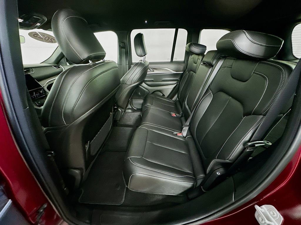 Certified 2025 Jeep Grand Cherokee Limited image 36