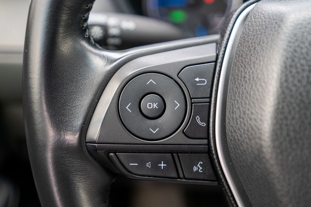 Used 2022 Toyota Venza LE image 16