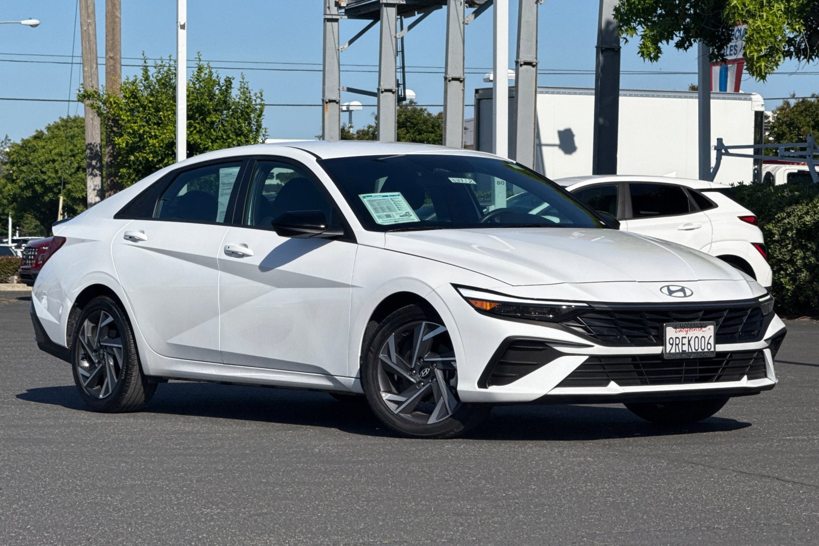 Used 2025 Hyundai Elantra Sport FWD image 2