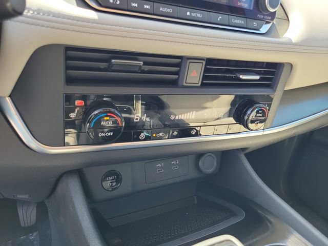 Used 2024 Nissan Rogue SV w/ SV Premium Package image 20