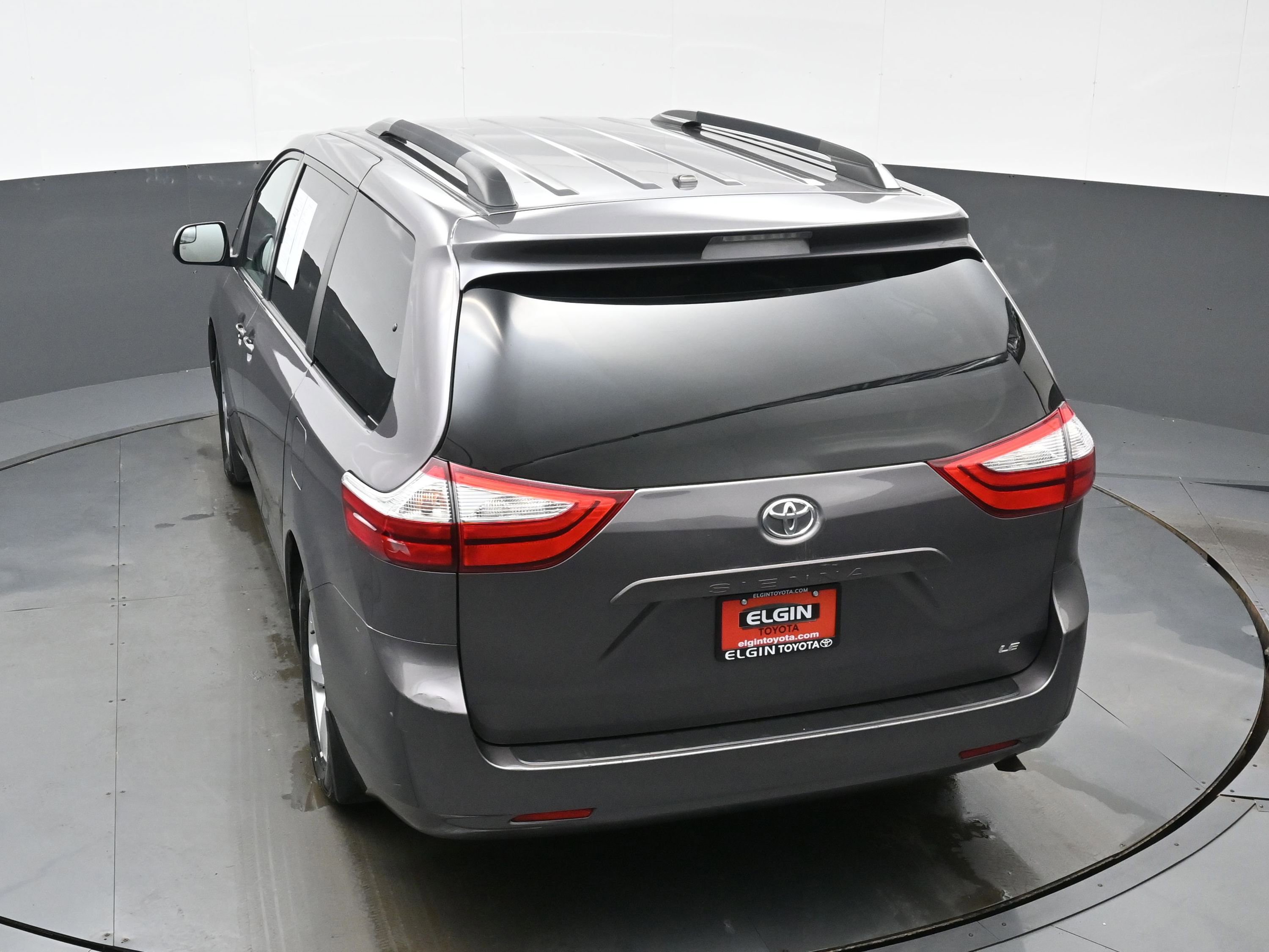 Used 2015 Toyota Sienna LE image 39